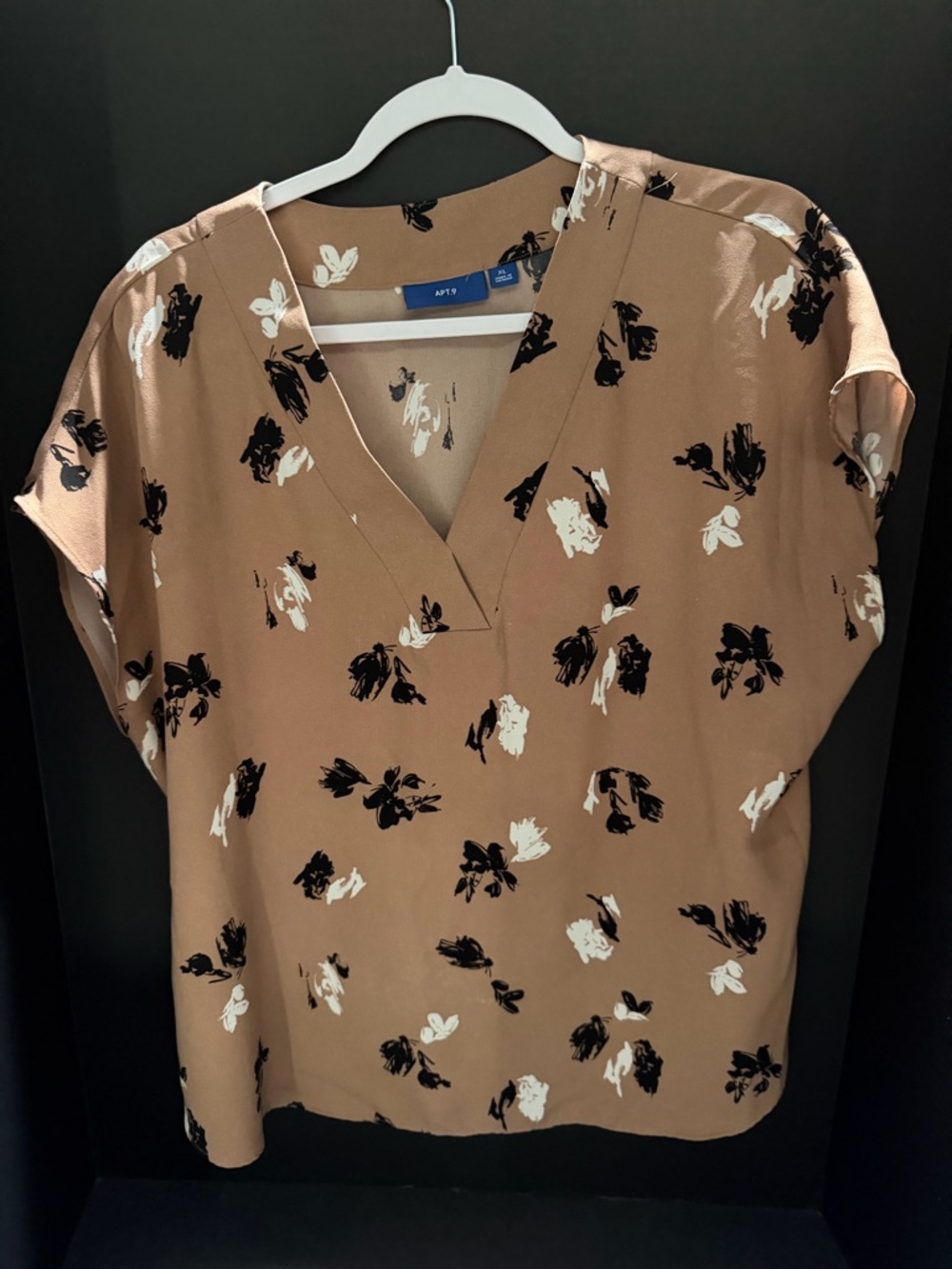 Apt. 9 Taupe Floral V-Neck Short Sleeve Blouse